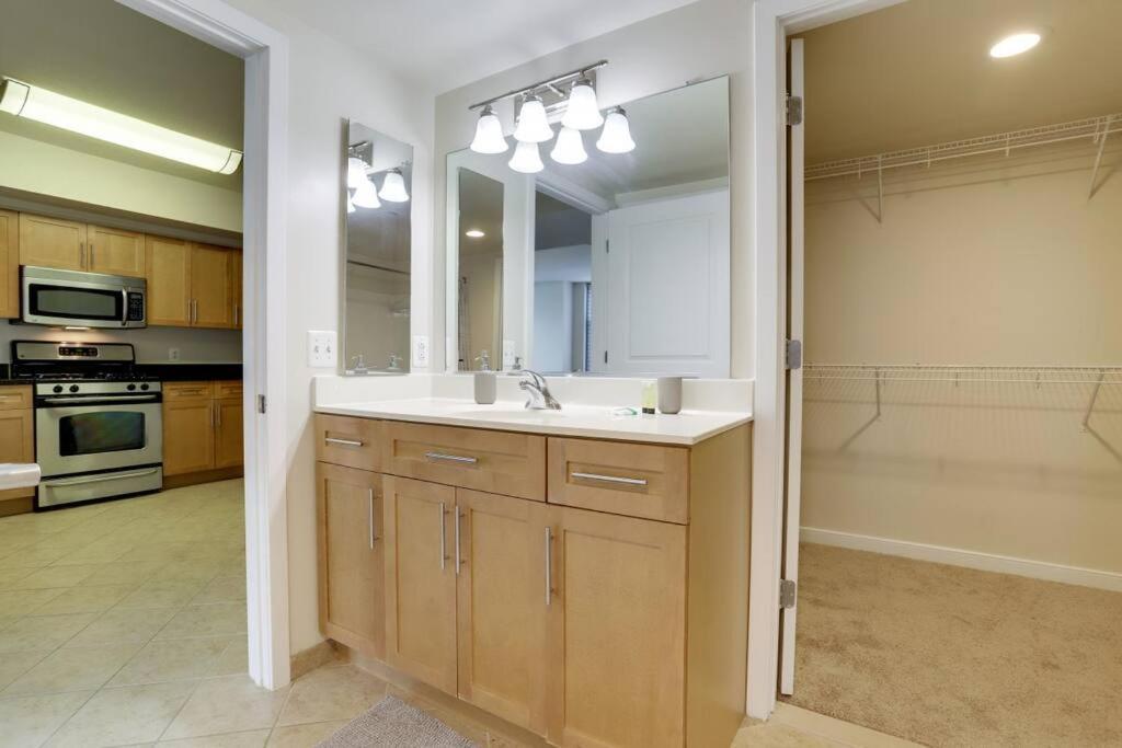 Fantastic 2 Bedroom Condo At Pentagon City Arlington Extérieur photo
